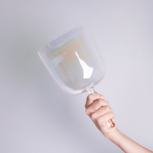 Kristallklangschale TAUBE KRAFTTIER mit Griff 432 Hz - 15 cm | AkashaBowls®