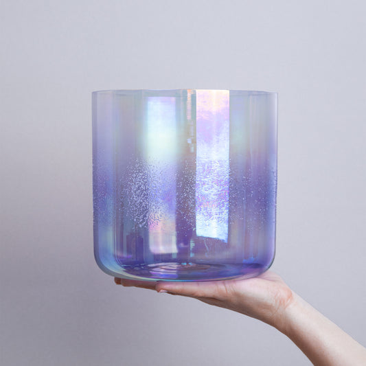 Kristallklangschale HUMMEL KRAFTTIER X AMETHYST 432 Hz - 18 cm | AkashaBowls®